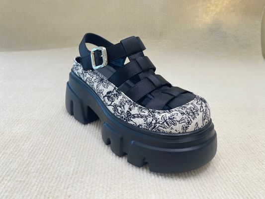 Sepatu Peningkatan Platform Wanita Bersulam