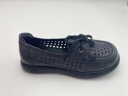 Sepatu wanita hitam bernapas bertali berongga nyaman dengan sol lembut