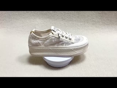 Sepatu fashion wanita kasual dengan permukaan meth bernapas dan renda